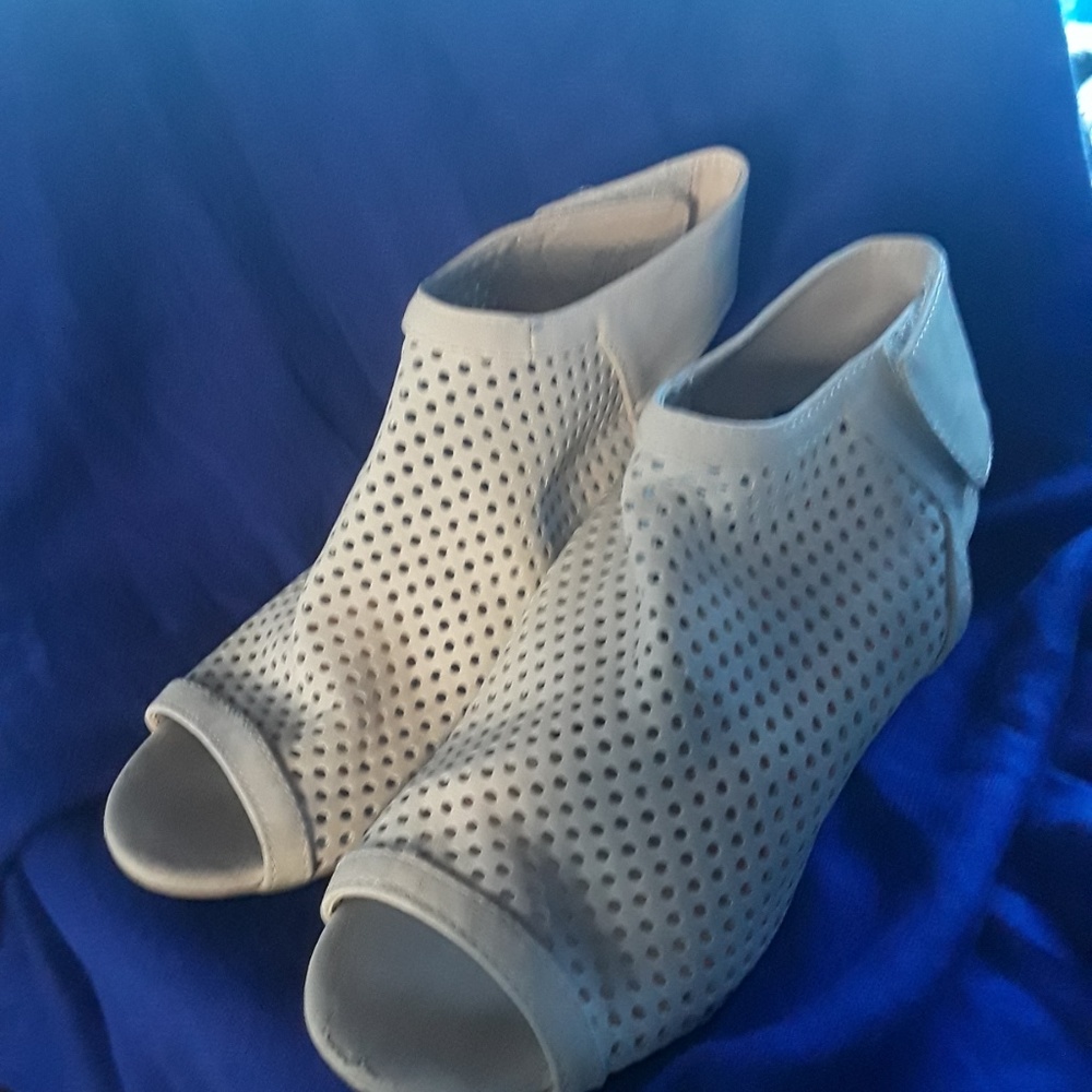 Tan open toe mule